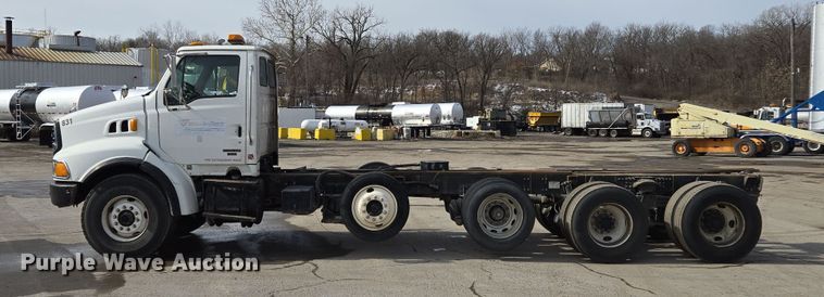 image for item EQ6777 2004 Sterling  LT9500 truck cab and chassis