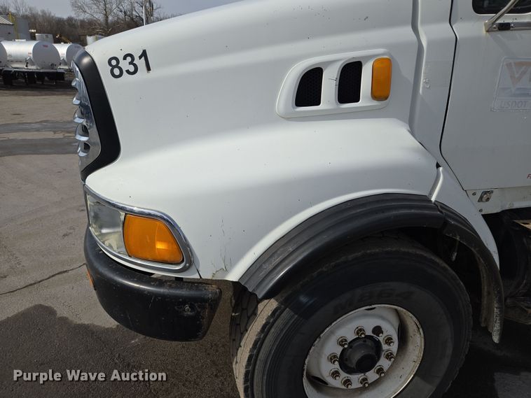 image for item EQ6777 2004 Sterling  LT9500 truck cab and chassis