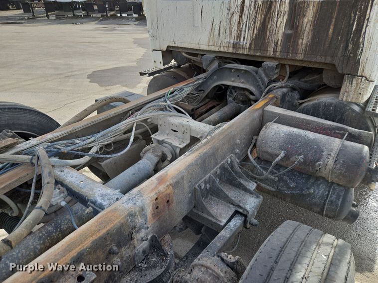 image for item EQ6777 2004 Sterling  LT9500 truck cab and chassis