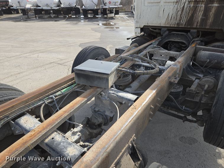 image for item EQ6777 2004 Sterling  LT9500 truck cab and chassis