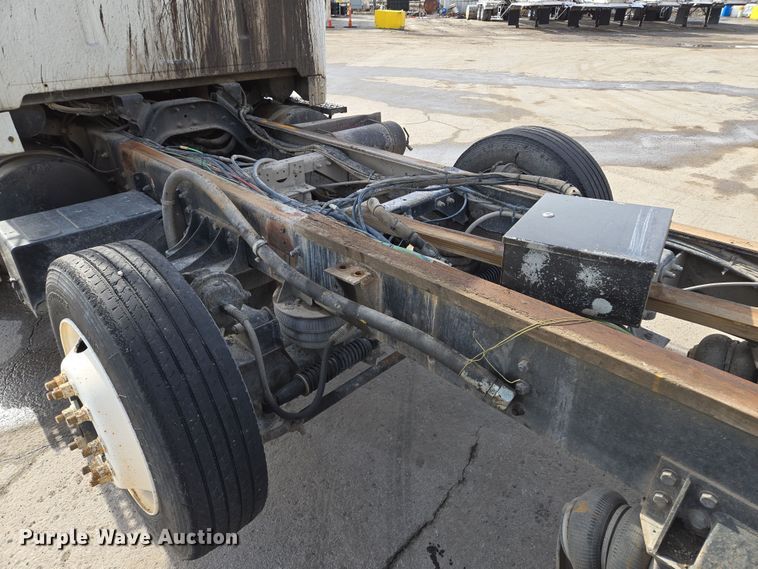 image for item EQ6777 2004 Sterling  LT9500 truck cab and chassis