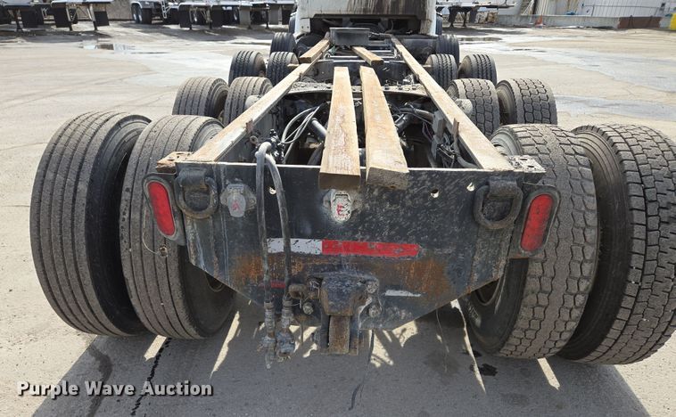 image for item EQ6777 2004 Sterling  LT9500 truck cab and chassis