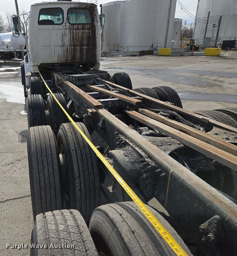 image for item EQ6777 2004 Sterling  LT9500 truck cab and chassis
