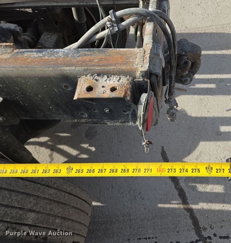 image for item EQ6777 2004 Sterling  LT9500 truck cab and chassis