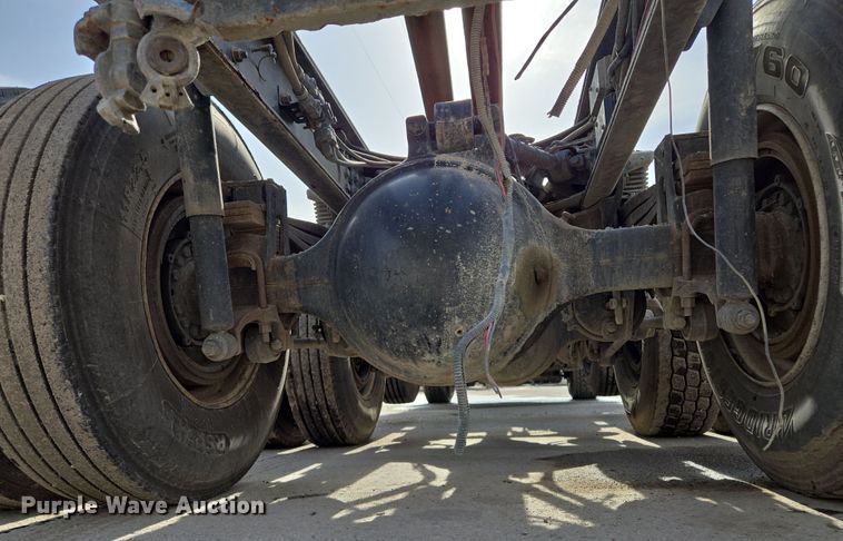 image for item EQ6777 2004 Sterling  LT9500 truck cab and chassis