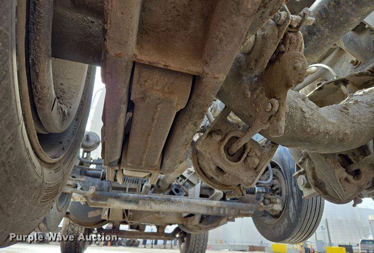 image for item EQ6777 2004 Sterling  LT9500 truck cab and chassis