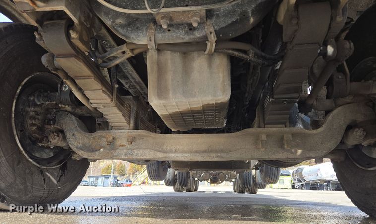 image for item EQ6777 2004 Sterling  LT9500 truck cab and chassis