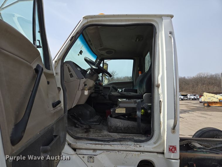 image for item EQ6777 2004 Sterling  LT9500 truck cab and chassis