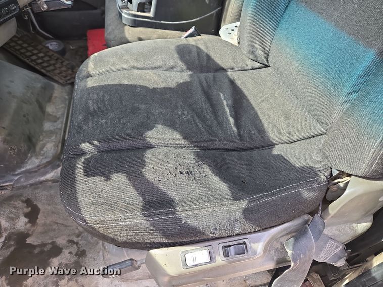 image for item EQ6777 2004 Sterling  LT9500 truck cab and chassis