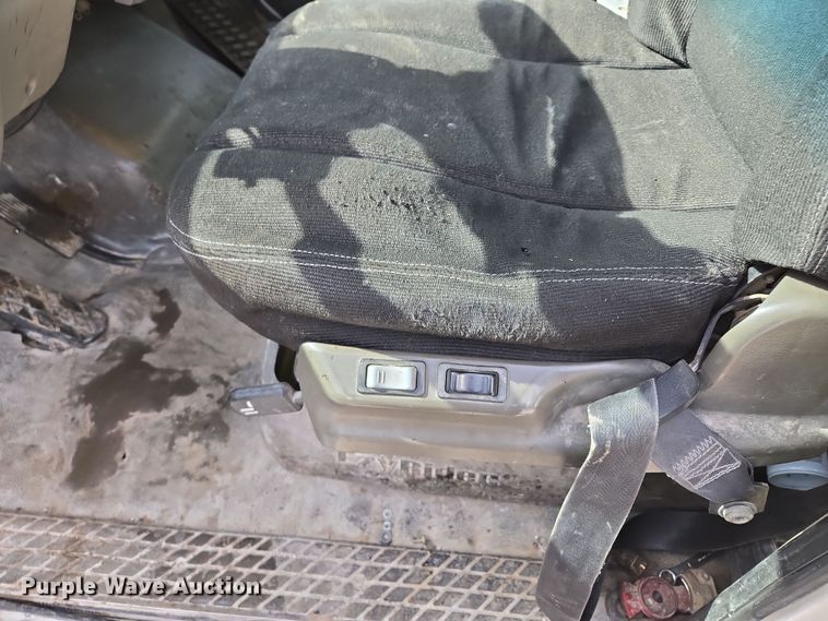 image for item EQ6777 2004 Sterling  LT9500 truck cab and chassis