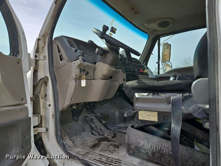 image for item EQ6777 2004 Sterling  LT9500 truck cab and chassis