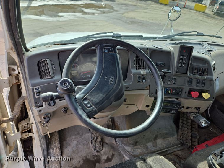 image for item EQ6777 2004 Sterling  LT9500 truck cab and chassis