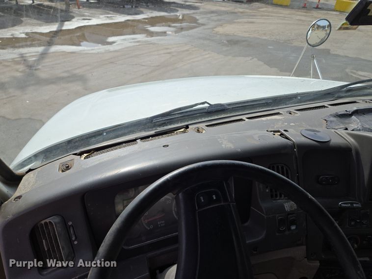 image for item EQ6777 2004 Sterling  LT9500 truck cab and chassis