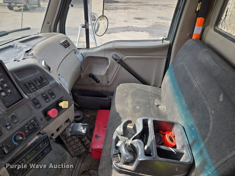 image for item EQ6777 2004 Sterling  LT9500 truck cab and chassis