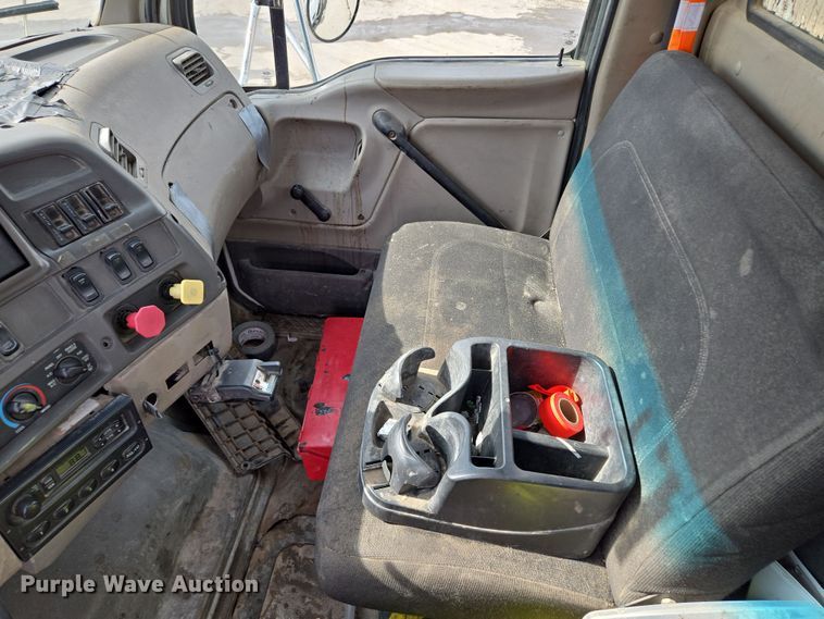 image for item EQ6777 2004 Sterling  LT9500 truck cab and chassis