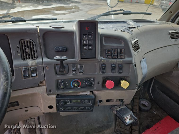 image for item EQ6777 2004 Sterling  LT9500 truck cab and chassis