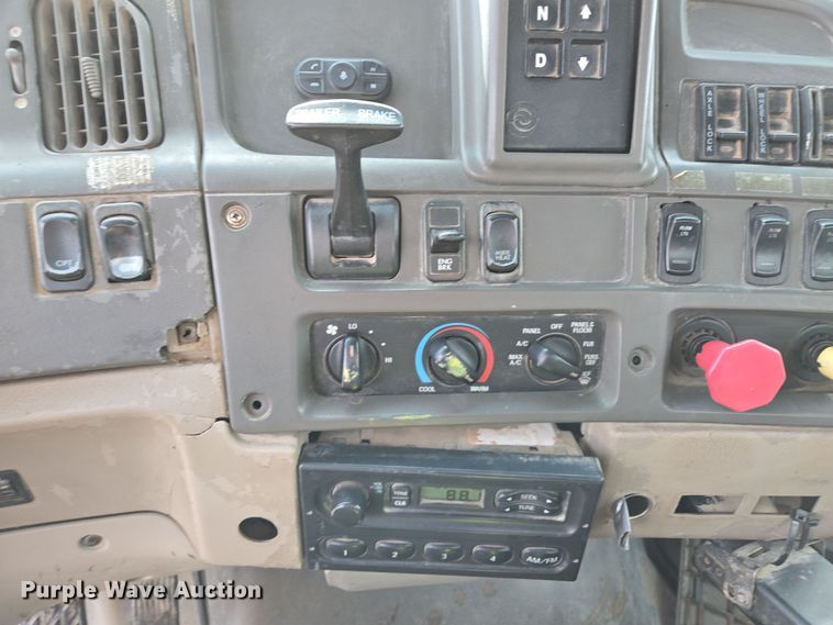 image for item EQ6777 2004 Sterling  LT9500 truck cab and chassis