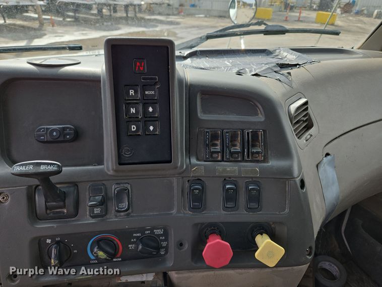 image for item EQ6777 2004 Sterling  LT9500 truck cab and chassis