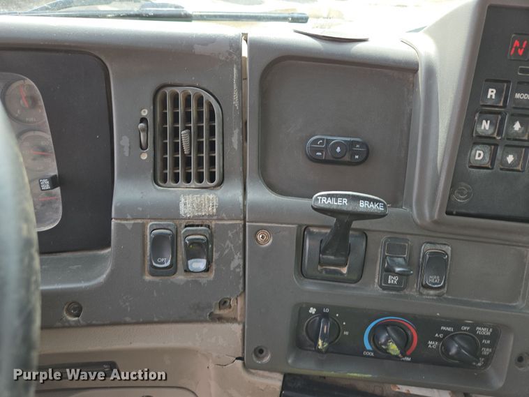 image for item EQ6777 2004 Sterling  LT9500 truck cab and chassis