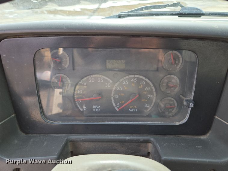 image for item EQ6777 2004 Sterling  LT9500 truck cab and chassis