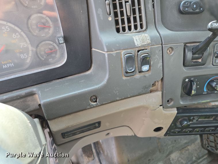 image for item EQ6777 2004 Sterling  LT9500 truck cab and chassis