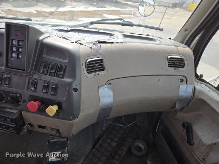 image for item EQ6777 2004 Sterling  LT9500 truck cab and chassis