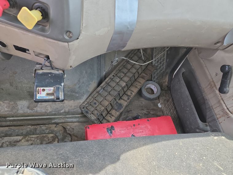 image for item EQ6777 2004 Sterling  LT9500 truck cab and chassis