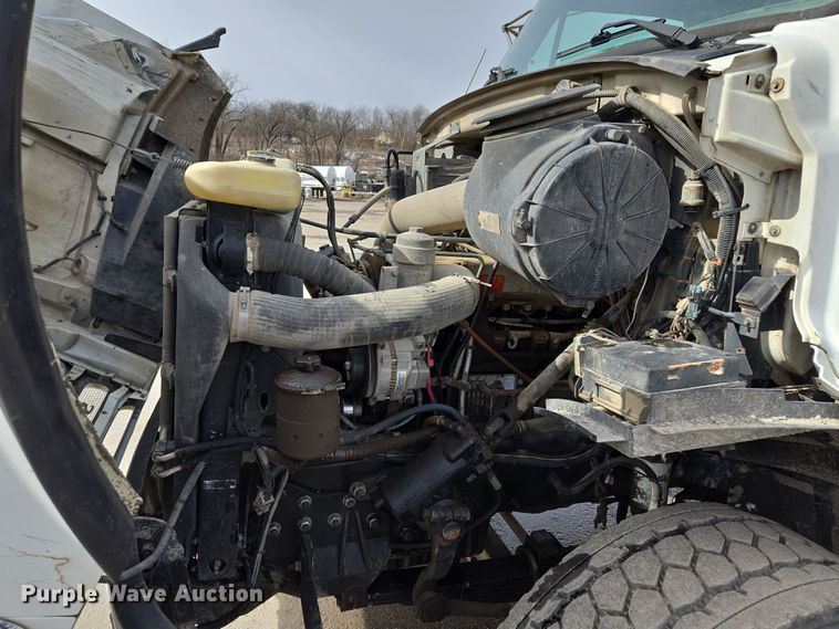 image for item EQ6777 2004 Sterling  LT9500 truck cab and chassis