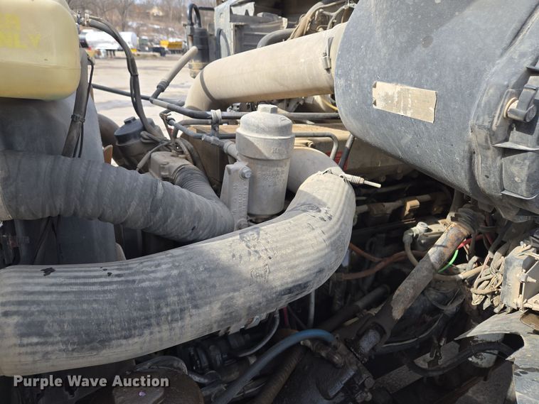 image for item EQ6777 2004 Sterling  LT9500 truck cab and chassis