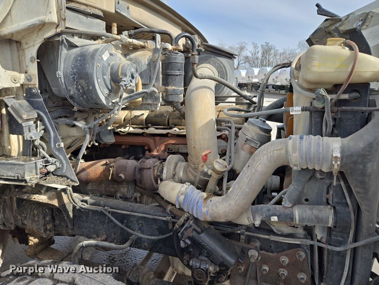 image for item EQ6777 2004 Sterling  LT9500 truck cab and chassis