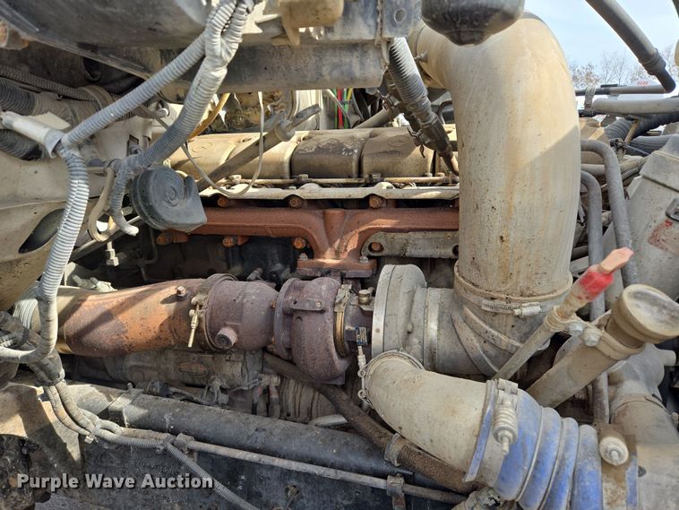 image for item EQ6777 2004 Sterling  LT9500 truck cab and chassis