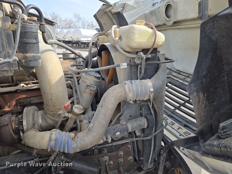 image for item EQ6777 2004 Sterling  LT9500 truck cab and chassis