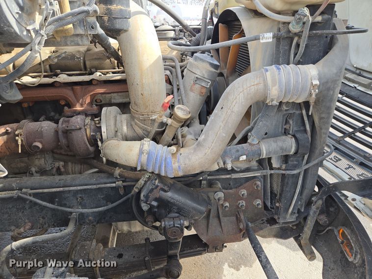 image for item EQ6777 2004 Sterling  LT9500 truck cab and chassis