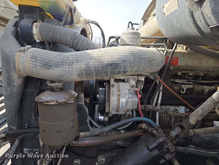 image for item EQ6777 2004 Sterling  LT9500 truck cab and chassis