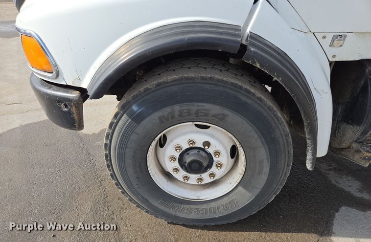 image for item EQ6777 2004 Sterling  LT9500 truck cab and chassis