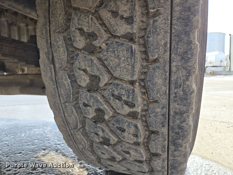 image for item EQ6777 2004 Sterling  LT9500 truck cab and chassis