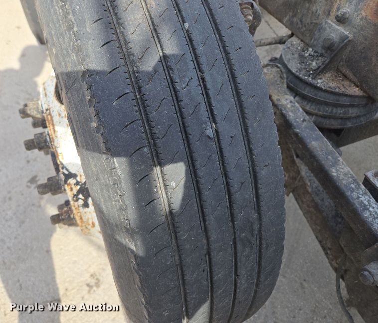 image for item EQ6777 2004 Sterling  LT9500 truck cab and chassis