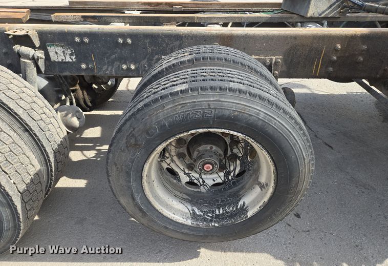 image for item EQ6777 2004 Sterling  LT9500 truck cab and chassis