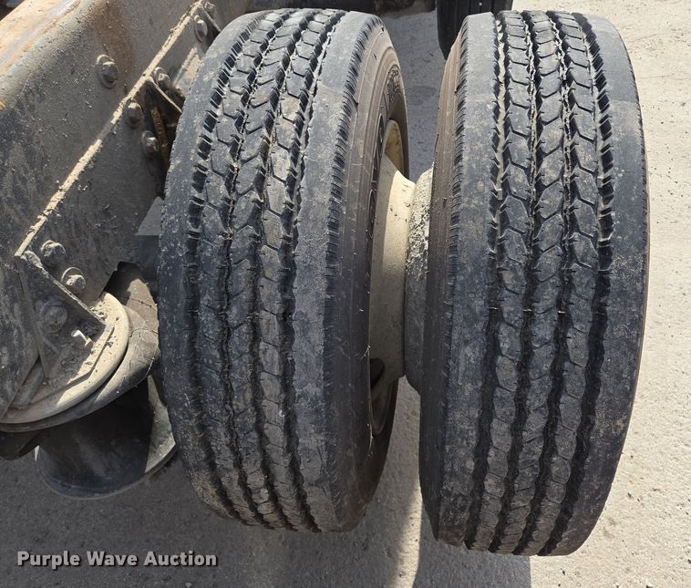 image for item EQ6777 2004 Sterling  LT9500 truck cab and chassis