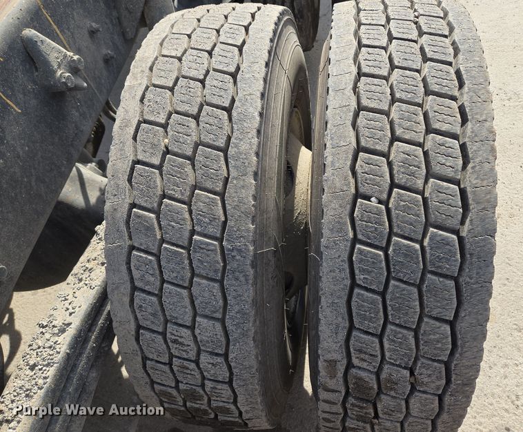 image for item EQ6777 2004 Sterling  LT9500 truck cab and chassis