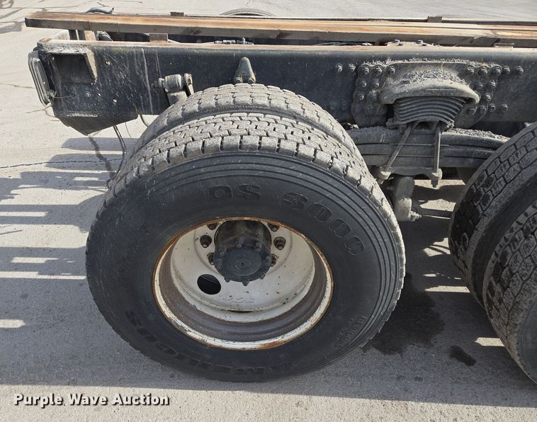 image for item EQ6777 2004 Sterling  LT9500 truck cab and chassis