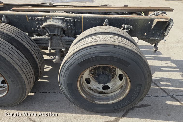 image for item EQ6777 2004 Sterling  LT9500 truck cab and chassis