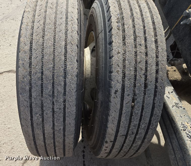 image for item EQ6777 2004 Sterling  LT9500 truck cab and chassis