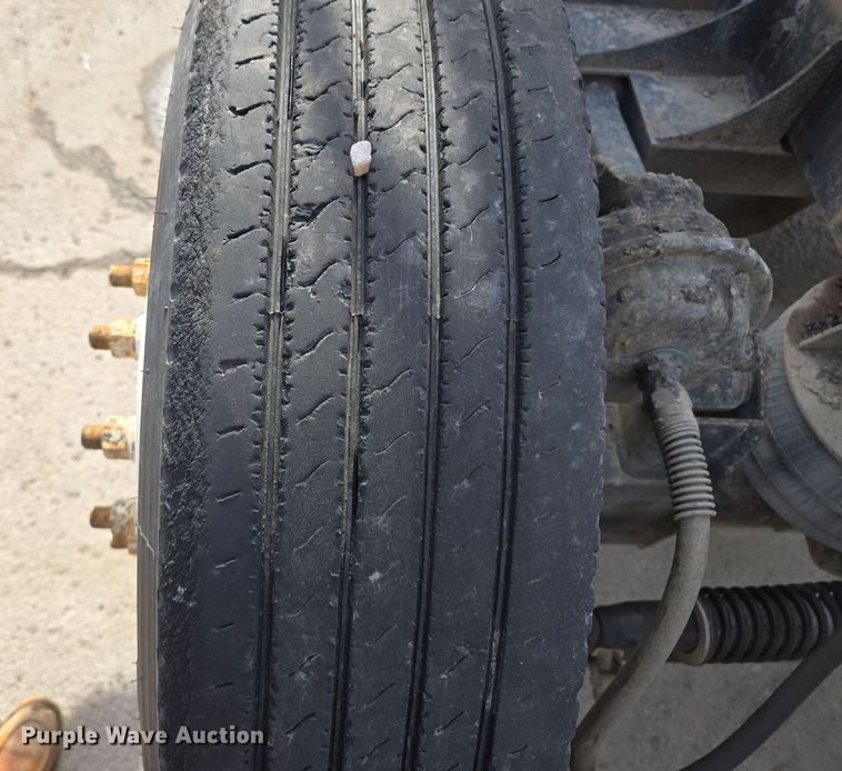 image for item EQ6777 2004 Sterling  LT9500 truck cab and chassis