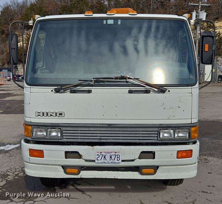 image for item EQ6779 2004 Hino  SQ3325 flatbed truck