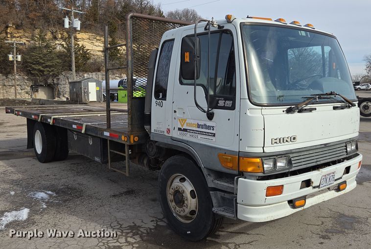 image for item EQ6779 2004 Hino  SQ3325 flatbed truck