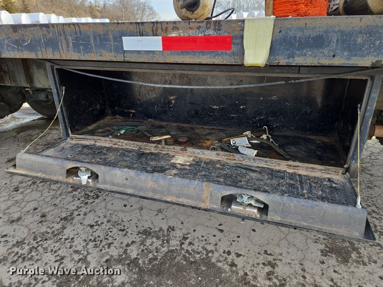 image for item EQ6779 2004 Hino  SQ3325 flatbed truck