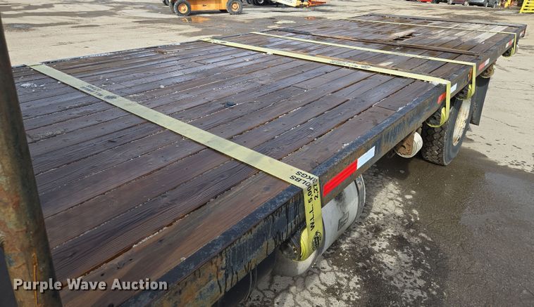 image for item EQ6779 2004 Hino  SQ3325 flatbed truck