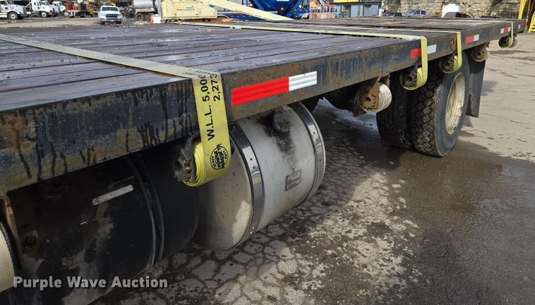 image for item EQ6779 2004 Hino  SQ3325 flatbed truck