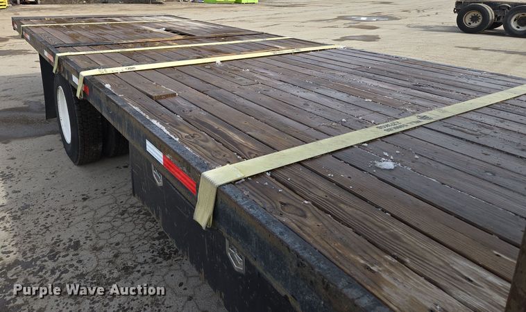 image for item EQ6779 2004 Hino  SQ3325 flatbed truck